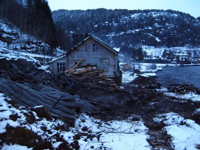 Naust/sjøbuer, Leirvik, bilete 14 av 17
